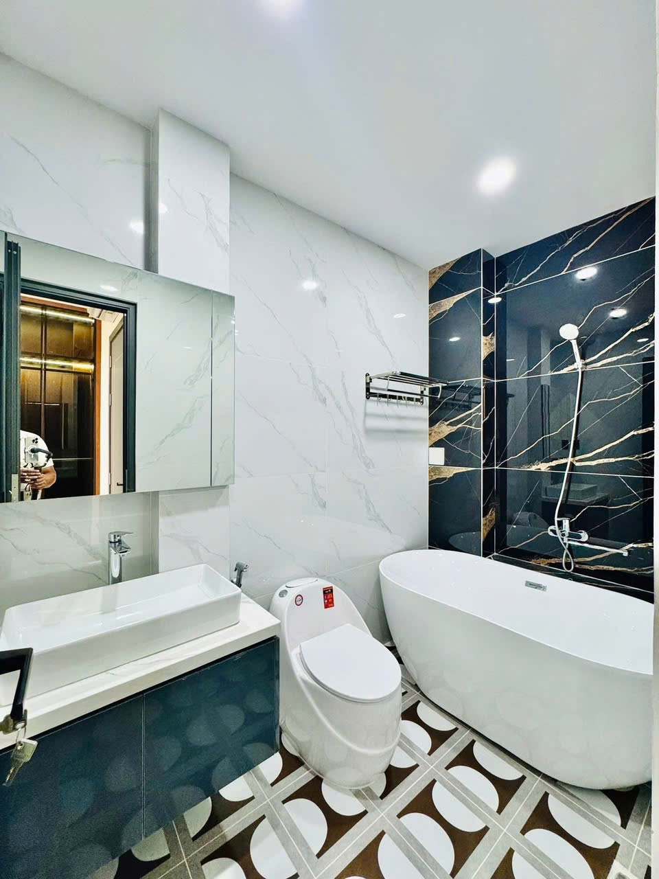 Nhà ngang khủng 8m tại Thuận An, 240m² chỉ 3.5 tỷ - Sẵn sàng vào ở!