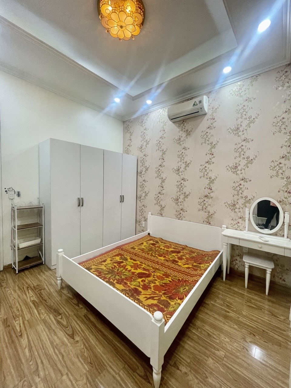 Nhà 6 Tầng Thang Máy Quận Thanh Xuân 52m² giá 15 tỷ - Giao thông thuận tiện và an ninh tốt!