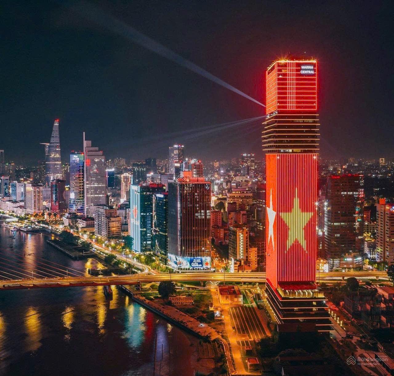 Căn hộ 2PN Vinhomes Golden River Quận 1, 79m² giá 18 tỷ - View sông tuyệt đẹp!