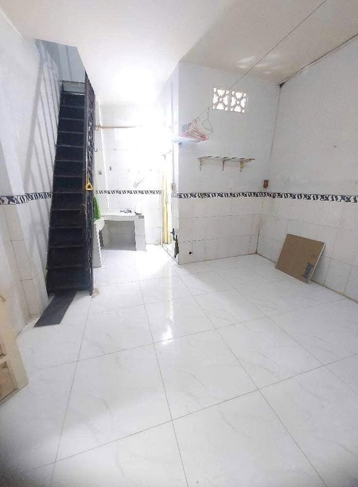 Nhà Hẻm Ba Gác Trần Hưng Đạo 17m² giá 2.6 tỷ - Chính chủ bán gấp!