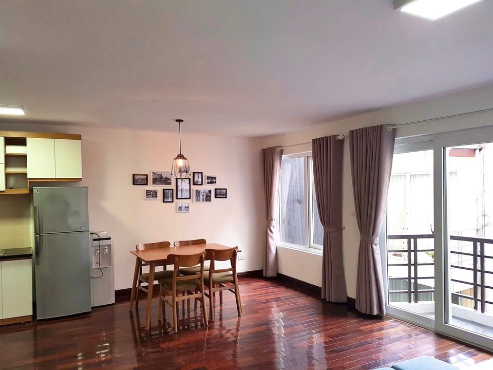 Căn hộ cao cấp 76 Linh Lang, Ba Đình 70m² - Thiết kế sang trọng, giá thuê hợp lý!