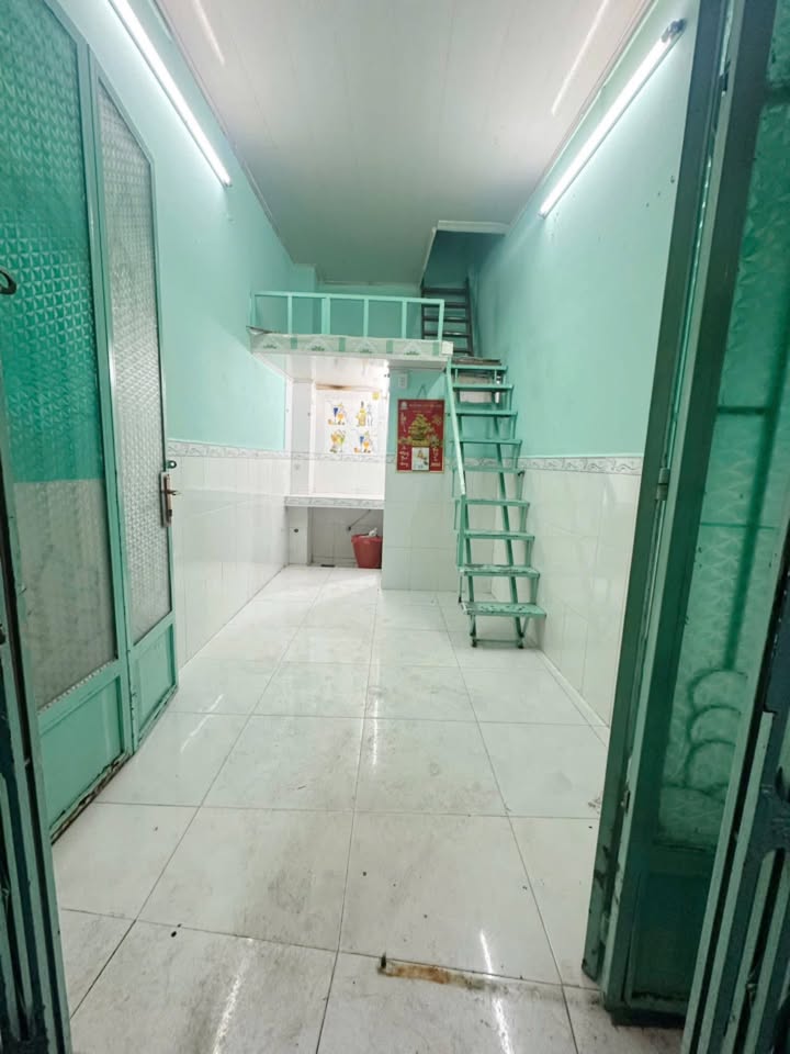 Nhà riêng quận 4, 10m² giá 1.78 tỷ - Sổ hồng chính chủ, an ninh tốt!