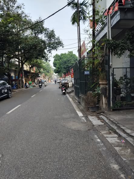 Nhà đẹp Tân Mai 40m² giá 8 tỷ - Lô góc hai mặt thoáng, ngõ rộng!