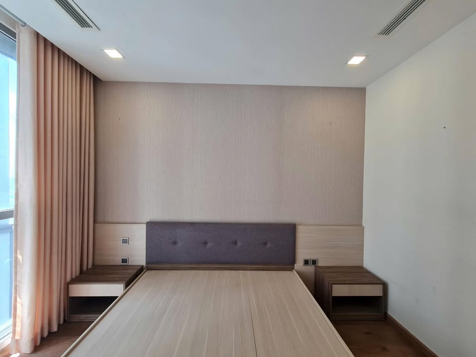 Căn hộ Vinhomes Central Park quận Bình Thạnh 2PN giá 24 triệu - View thoáng, full nội thất!