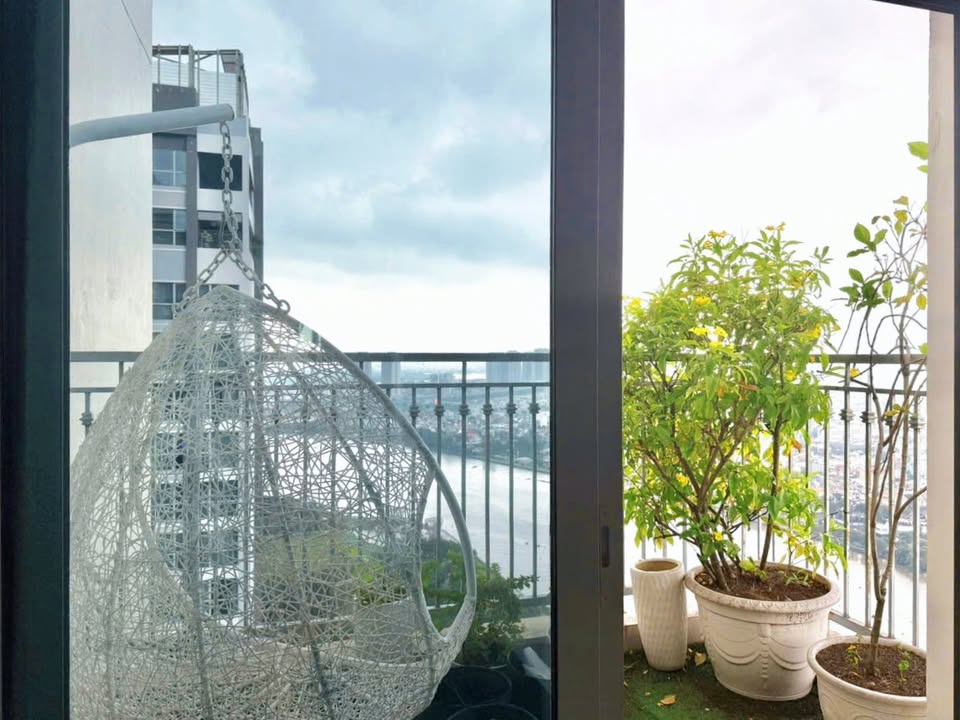 Căn hộ Vinhomes Central Park Bình Thạnh 153.6m² giá 58 triệu - Full nội thất đẹp, vào ở ngay!