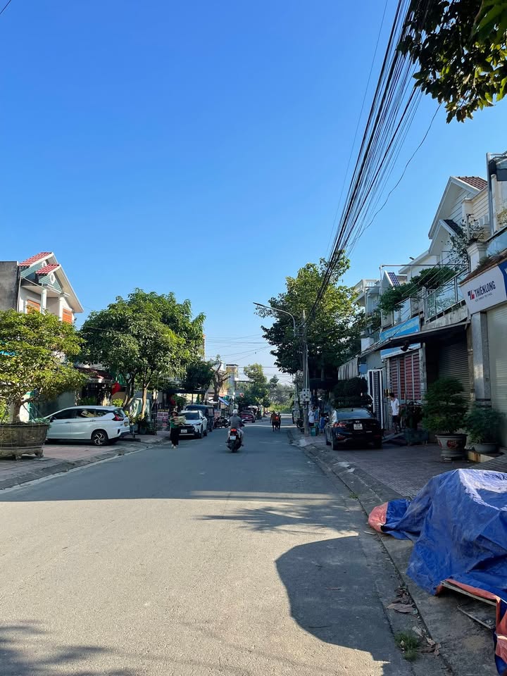 Nhà mặt tiền đường D5, Tân Đông Hiệp 85m² giá 4.5 tỷ - Kinh doanh thuận lợi!