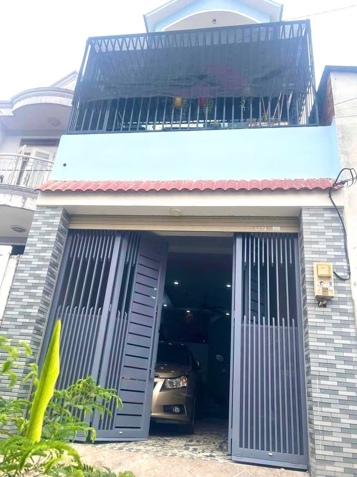 Nhà 3 tầng Hẻm 7 Đường 182, Quận 9, 40m² giá 5.7 tỷ - Sân ô tô rộng rãi!