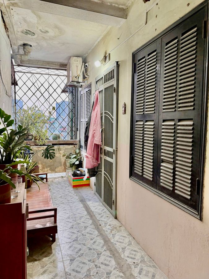 Nhà tập thể tại ngõ 29 Lạc Trung, 70m² giá 4.8 tỷ - Căn góc thoáng mát, cơi nới dễ dàng!