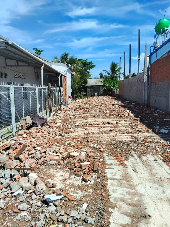 Đất nền hẻm 863 Nguyễn Trung Trực 370m² giá 1.99 tỷ - Thích hợp xây nhà ở hoặc cho thuê!