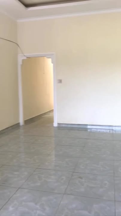 Nhà nguyên căn xã Long Phước 2PN giá 3.5 triệu - Sân đậu xe ô tô rộng rãi!