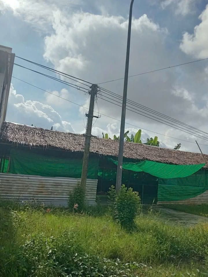 Mặt bằng kinh doanh cho thuê mặt tiền Võ Văn Kiệt, Sóc Trăng - Diện tích 300m², giá chỉ 2.5 triệu/tháng!