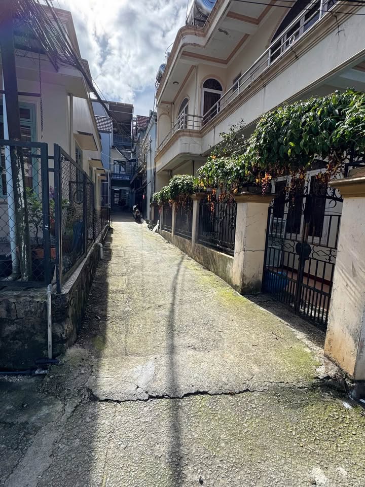 Đất nền Đà Lạt 64m² giá 3.7 tỷ - Sổ hồng riêng, tiện ích đầy đủ!