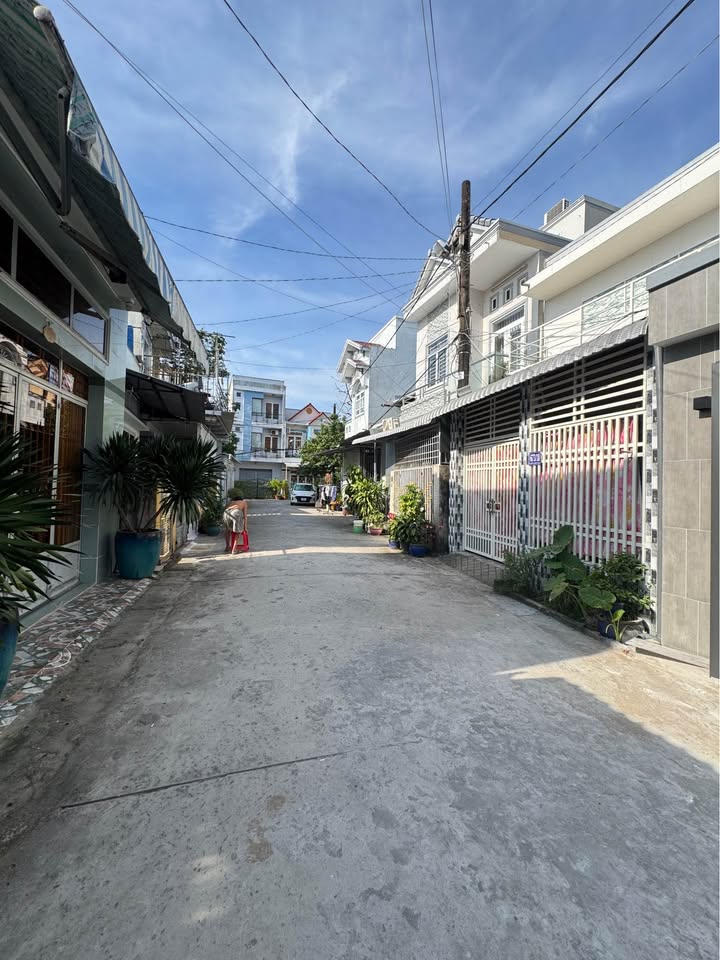 Nhà mới 2 tầng Nguyên Trung Trực, Rạch Giá 82.45m² giá 2.75 tỷ - Full nội thất tặng kèm!