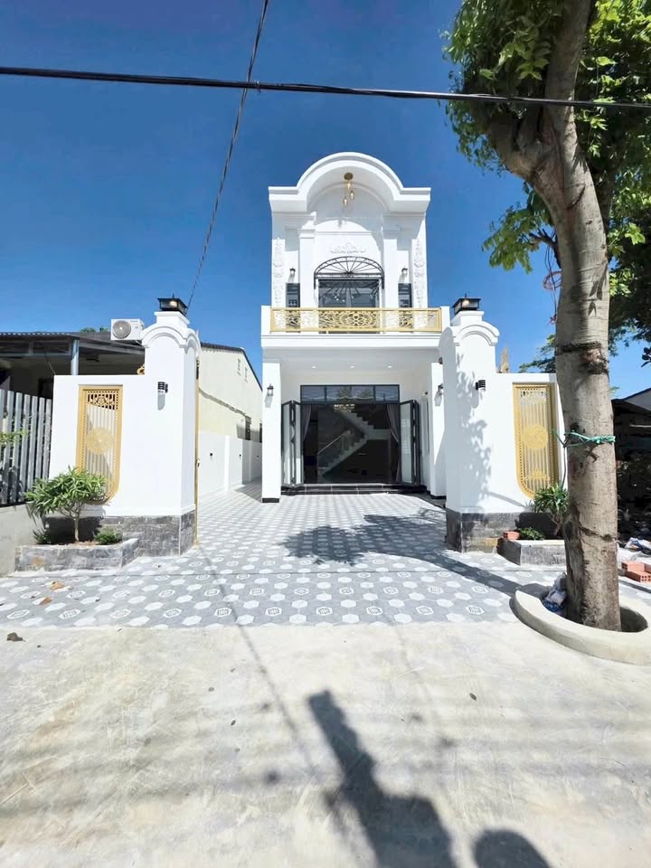 Căn nhà lầu 2 tầng tại Hiệp Tân, Tây Ninh 154m² giá 3.51 tỷ - Sổ hồng chính chủ!