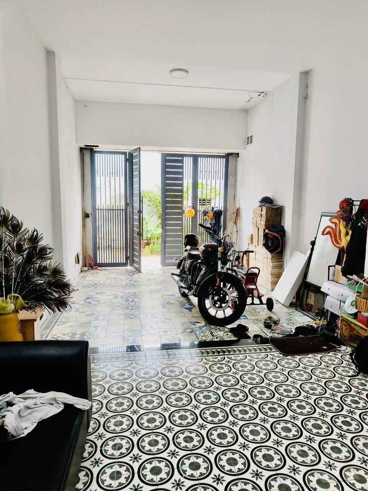 Nhà 3 tầng Tăng Nhơn Phú A, Quận 9, 50m² giá 5.8 tỷ - Hẻm xe hơi, khu dân cư cao ráo!