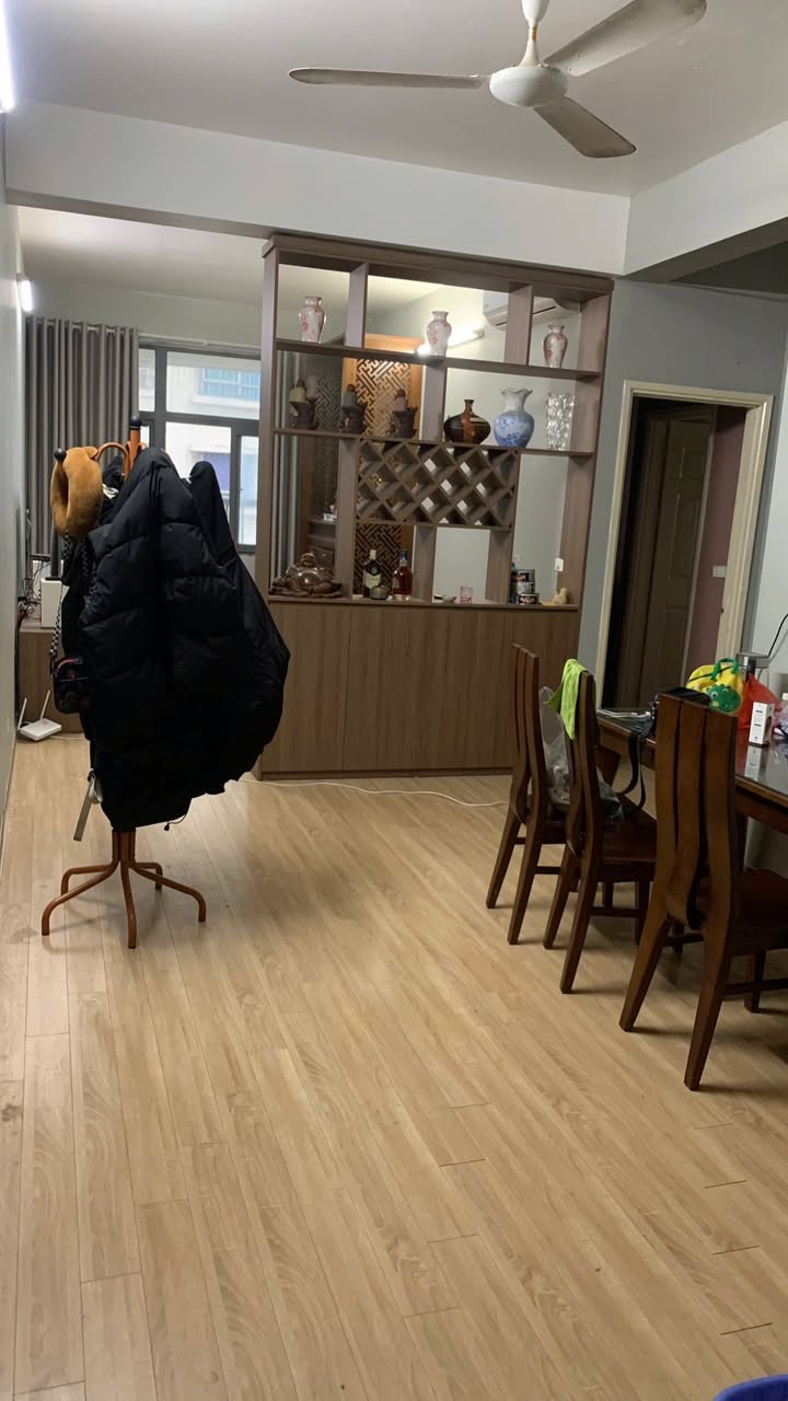 Căn hộ chung cư CT2 VOV Mễ Trì 82m² giá 5 tỷ - Hướng mát, nội thất cơ bản sẵn sàng ở ngay!