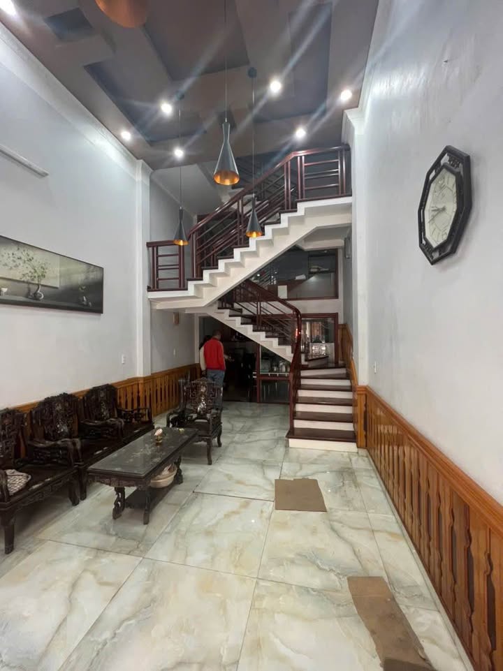 Nhà riêng Hồng Hải, Hạ Long 40.5m² giá 5.8 tỷ - Vị trí đắc địa, căn hiếm!