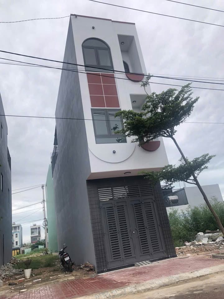 Nhà Mặt Tiền 3 Tầng Đống Đa 54m² giá 4 tỷ - Sổ hồng chính chủ sang tên ngay!