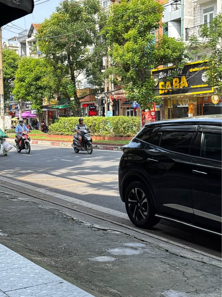 Nhà 3 tầng hẻm xe hơi Tân Sơn Nhì 66m² giá 7.8 tỷ - Ngôi nhà mơ ước chờ đón bạn!