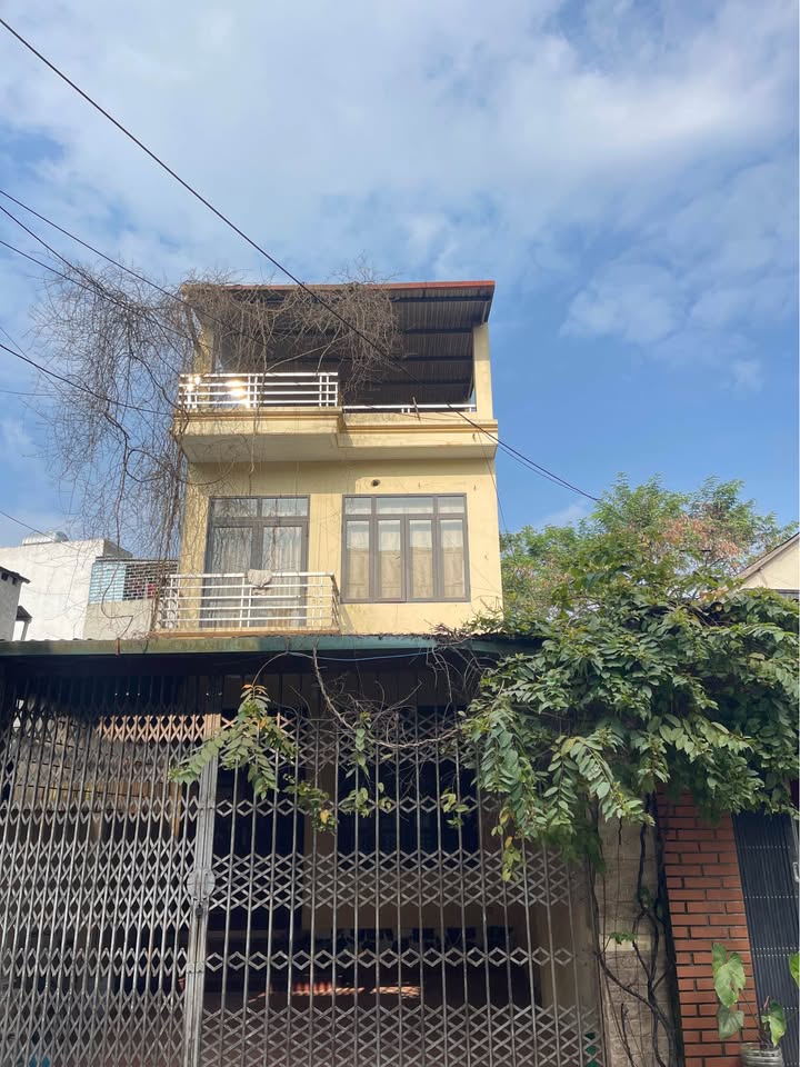 Nhà 3 tầng trung tâm Yên Bái 90m² giá 2 tỷ - Vị trí an cư lý tưởng!