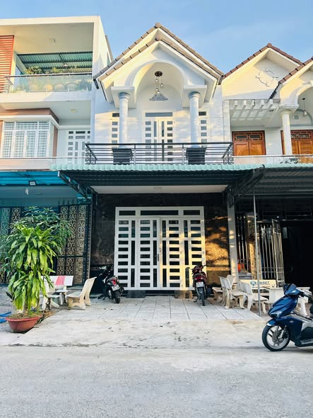 Nhà bán 1 trệt 1 lầu đường số 3 KDC Cửu Long, Cần Thơ giá 3 tỷ - An cư lý tưởng!