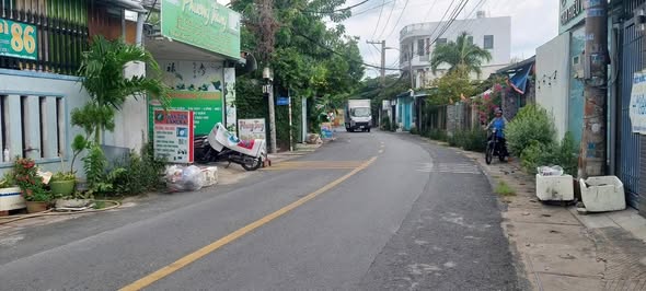 Nhà nguyên căn cho thuê Mặt tiền đường Tân Xuân 1, Hóc Môn 53m² giá 5 triệu - Kinh doanh thuận lợi!