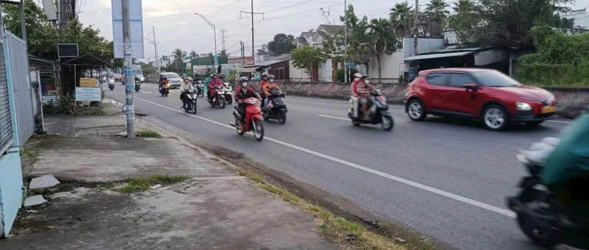 Nhà cấp 4 mặt tiền Quốc lộ 1A, Tân An 113.1m² giá 2.6 tỷ - Dân cư đông đúc!