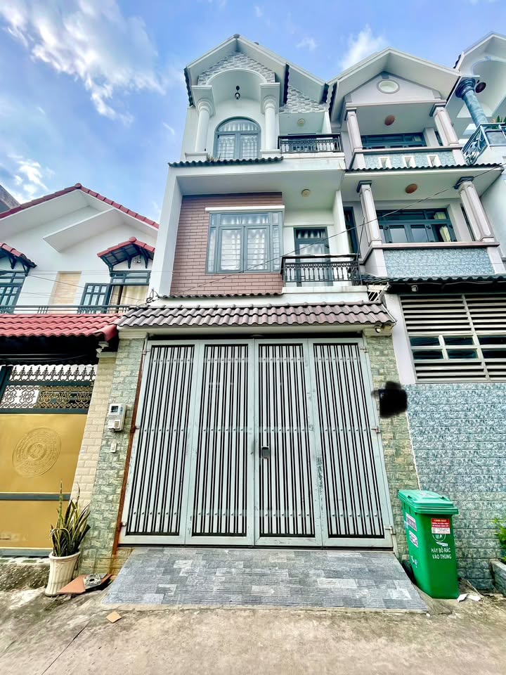 Nhà phố An Phú Đông, quận 12, 67m² giá 6.6 tỷ - Đường xe hơi, dân trí cao!