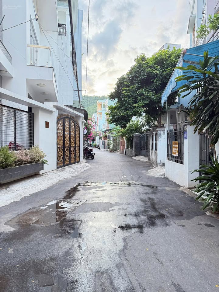 Nhà 2 Tầng Hẻm Ngô Mây Quy Nhơn 72m² giá 3.6 tỷ - Gần Chợ, Trường Học!