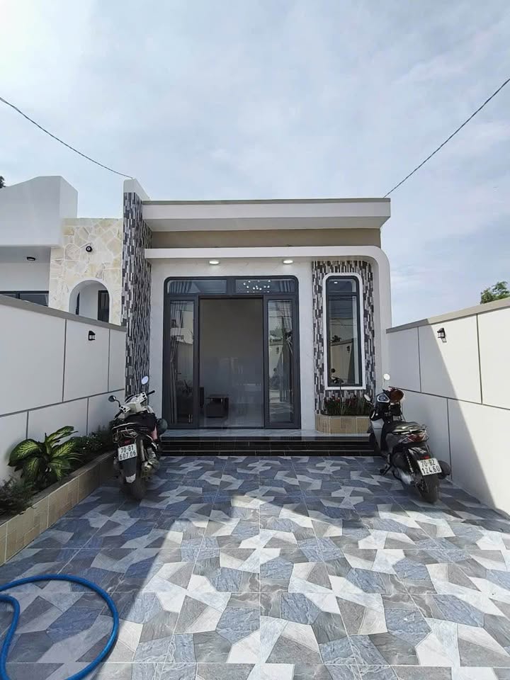 Nhà Hẻm 22 Phạm Hùng, Hòa Thành, 125m² giá 1.39 tỷ - Hướng Đông, sân ô tô rộng rãi!