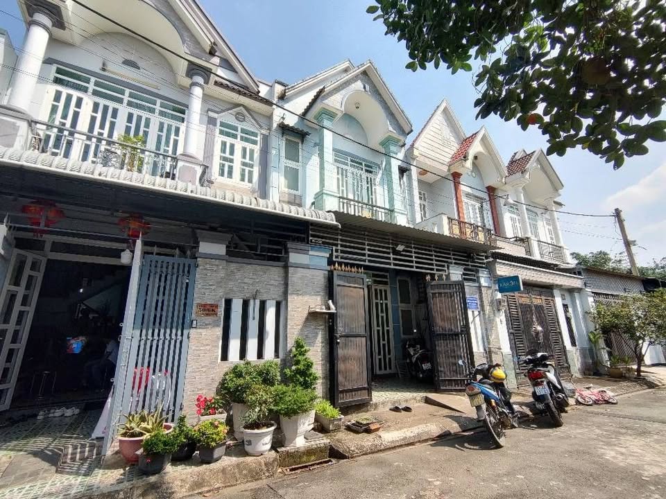 Nhà 2 tầng Bà Điểm Hóc Môn 81m² giá 5.1 tỷ - Chính chủ bán gấp!