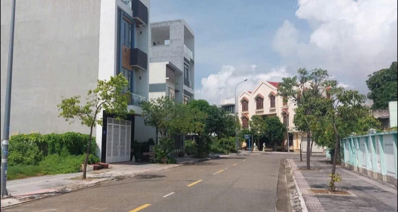 Nhà 1 trệt 2 lầu đường Nguyễn Mạnh Tường, Bà Rịa 92m² giá 5.6 tỷ - Thổ cư 100%