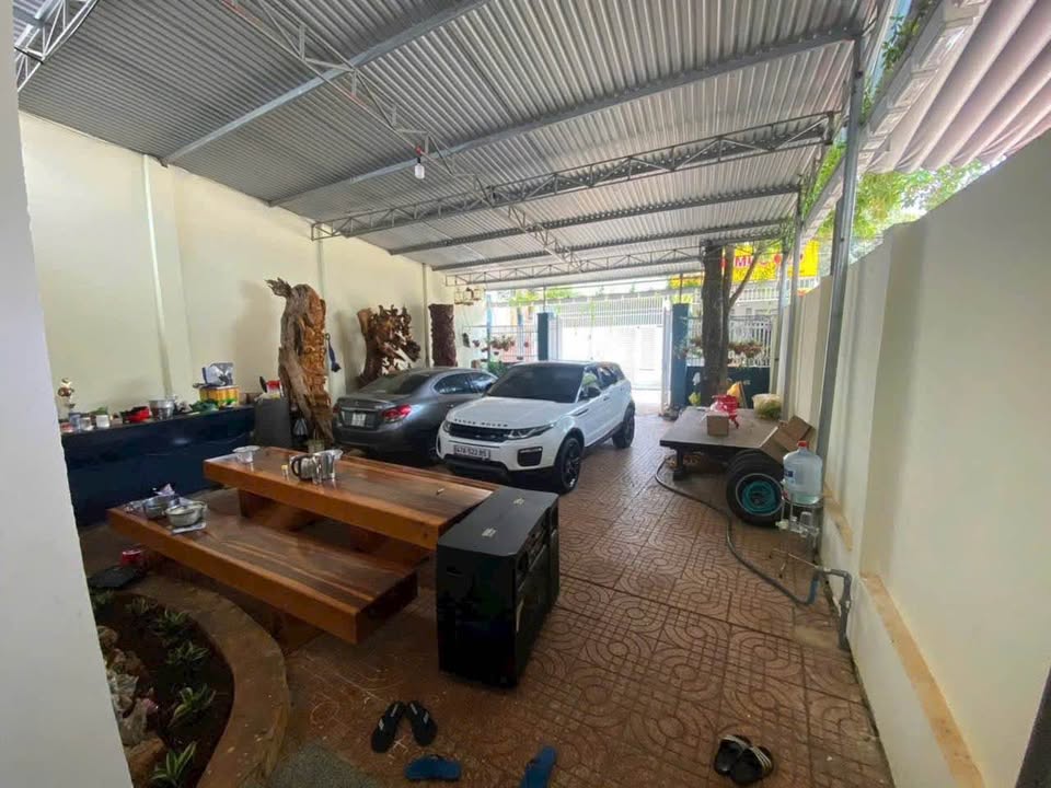 Nhà phố Tân An Buôn Ma Thuột 261m² giá 8.9 tỷ - Hẻm ô tô tránh nhau, gần khu Metro!