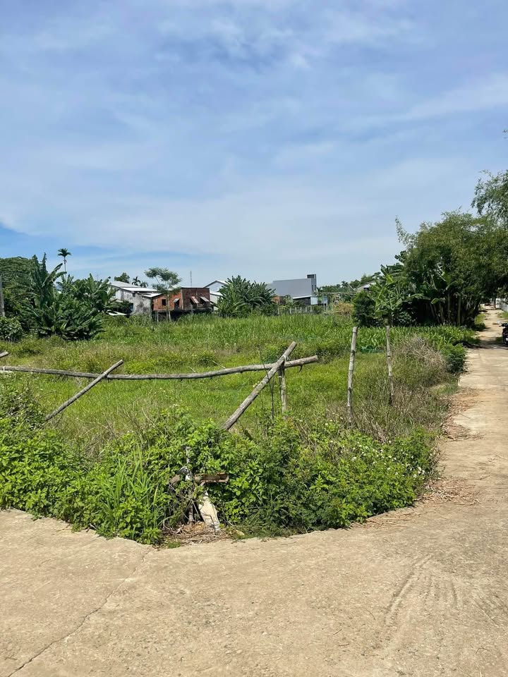 Đất nền lô góc Điện Phong, Điện Bàn 115.5m² giá chỉ 300 triệu - Sổ hồng trao tay!