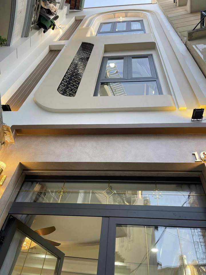 Nhà phố Nguyễn Duy Dương, Q10, 56m² giá 10.9 tỷ - Thiết kế hiện đại, sẵn sàng ở ngay!