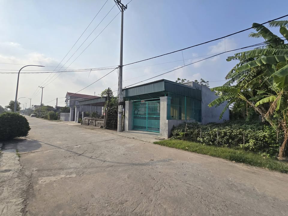 Đất Khánh Thành Yên Khánh 180m² giá 1 tỷ - Mặt tiền view kênh thoáng mát!