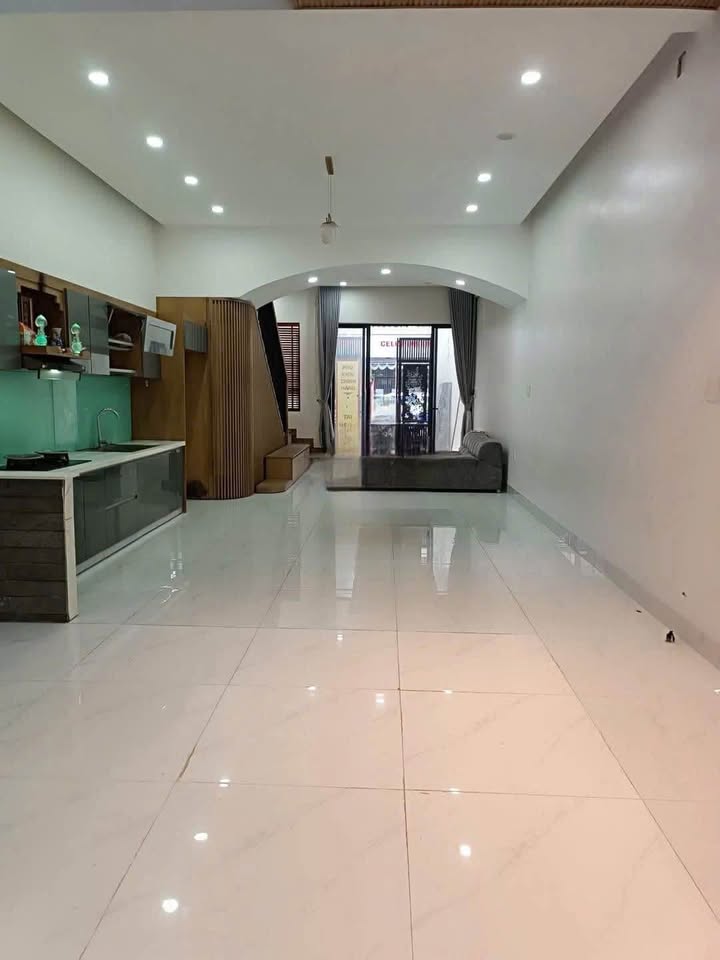 Nhà 3 tầng cho thuê mặt tiền Lê Quảng Chí, Hòa Xuân, Cẩm Lệ - Phù hợp mở văn phòng!