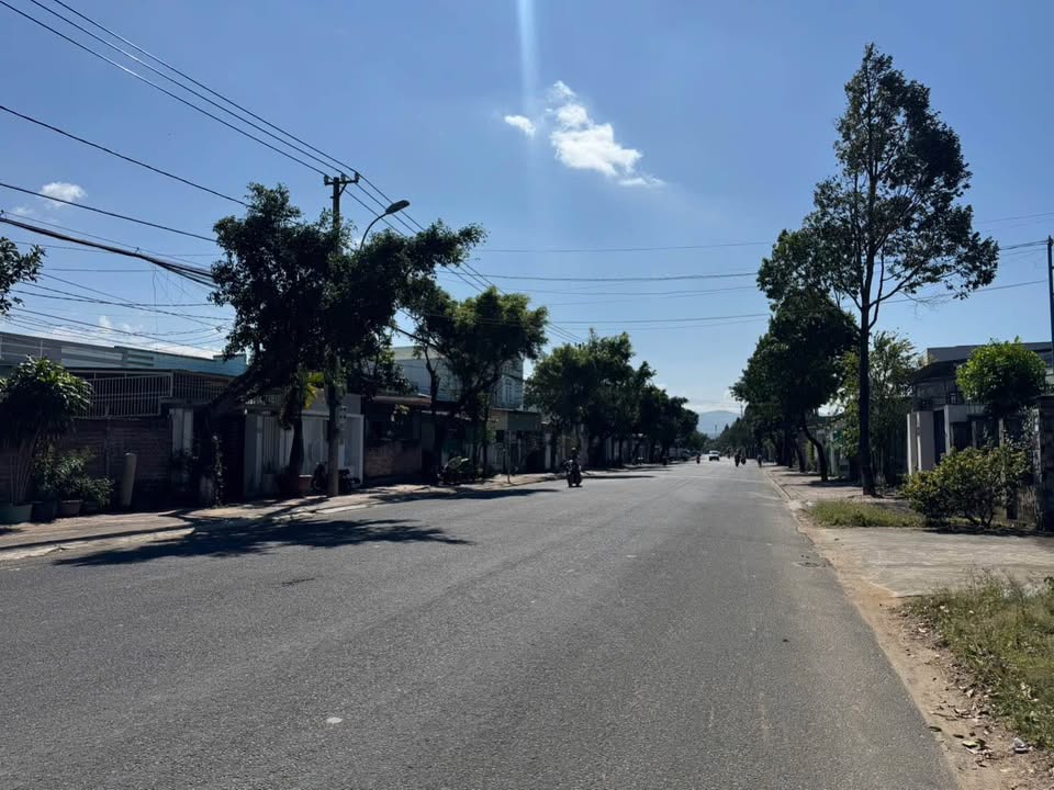 Đất 2 mặt tiền đường Trần Văn Hai, phường Kon Tum, 204m² - Vị trí kinh doanh đắc địa!