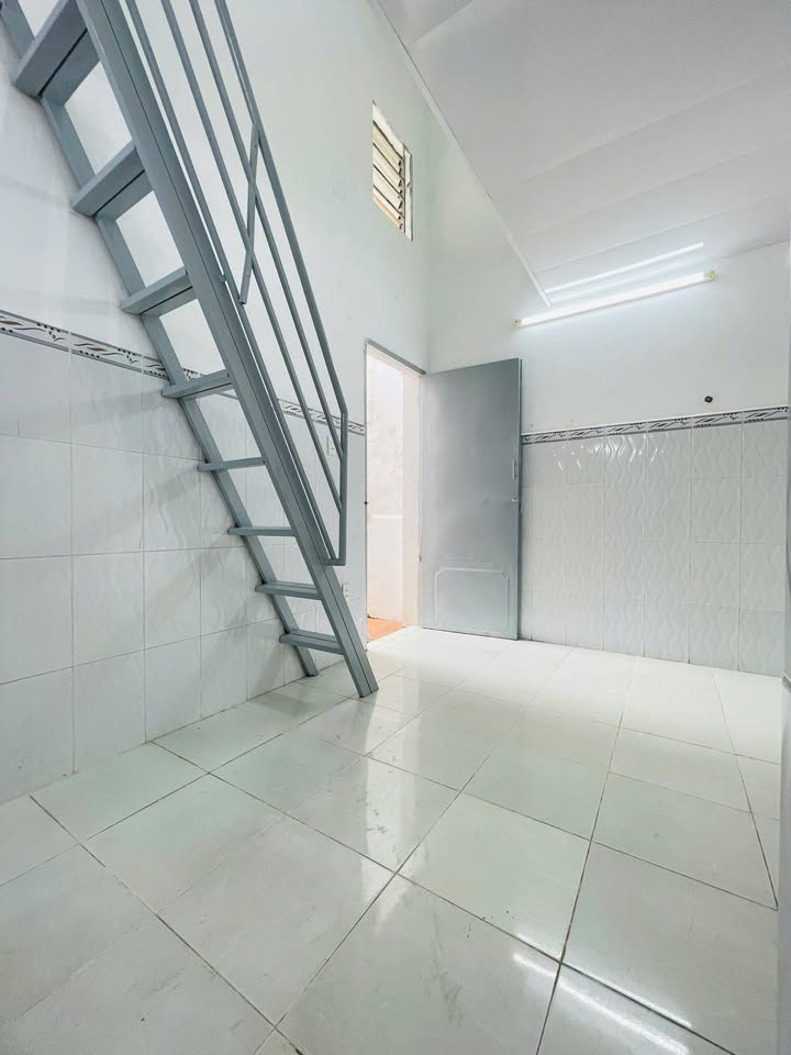 Phòng trọ Dĩ An 28m² giá 2.6 triệu - Yên tĩnh, sạch sẽ, tiện nghi!