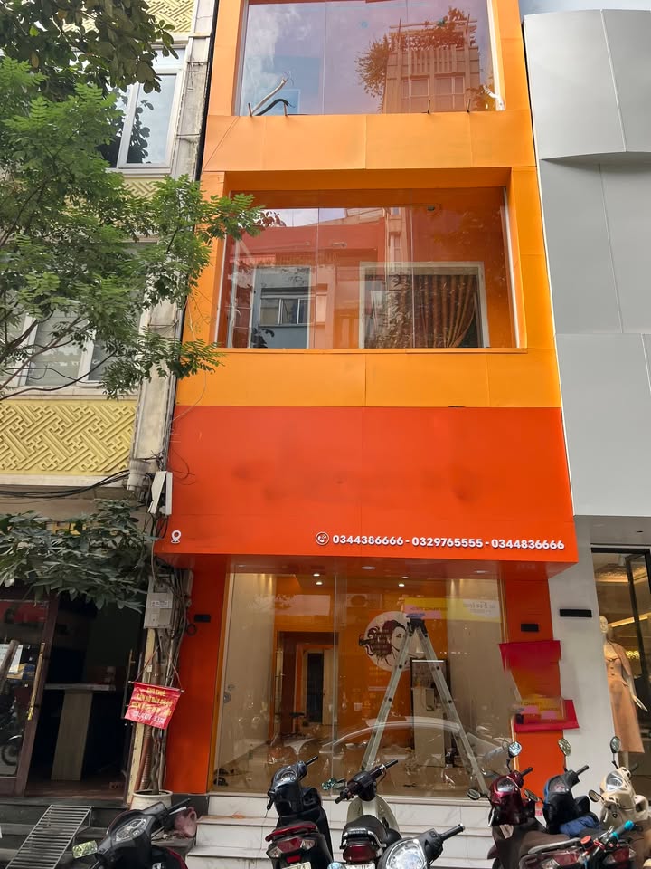 Cho thuê nhà mặt phố Bà Triệu, Hai Bà Trưng 65m² giá 50 triệu - Vị trí đắc địa kinh doanh!