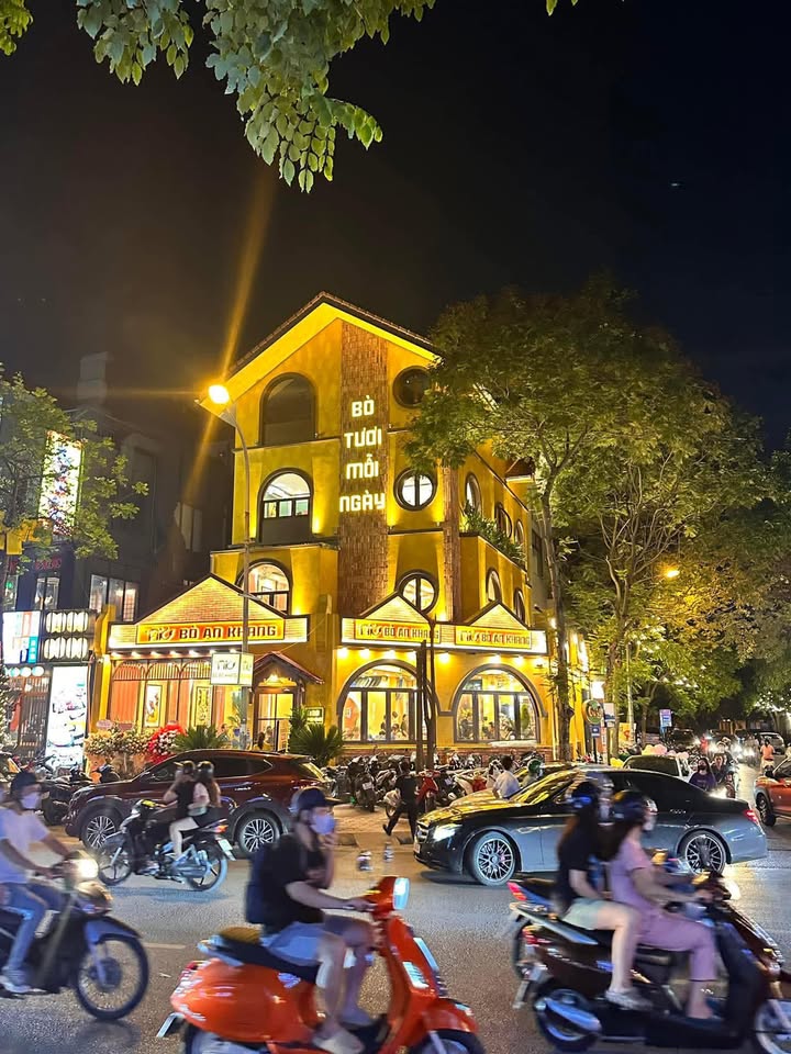Cho thuê FrontHouse 500m² tại ngã 4 Huỳnh Thúc Kháng - Lô góc 2 mặt tiền ưu đãi!