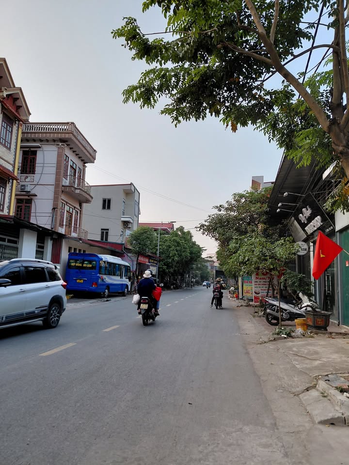 Nhà cho thuê 2 tầng tại Trục chính Trác Bút, Thị trấn Chờ - Giá thỏa thuận hấp dẫn!