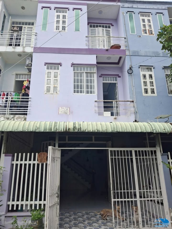 Nhà mặt tiền Đường Vũ Công Duệ, Rạch Giá, 50m² giá 1.6 tỷ - Thích hợp gia đình trẻ!