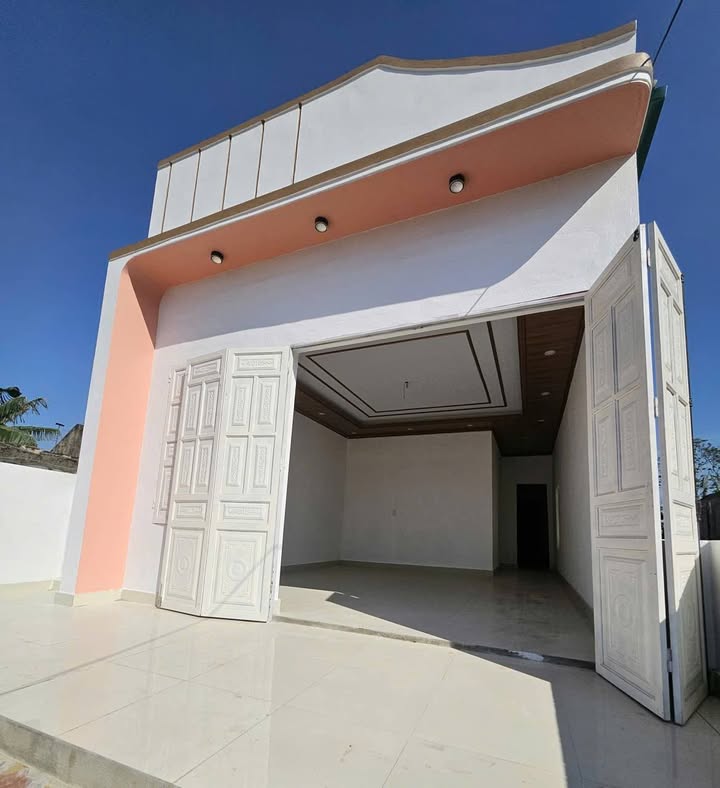 Nhà cấp 4 Thôn Trung Thượng, Hoằng Hải - 185m² chỉ 1.35 tỷ - Gần biển và tiện ích đầy đủ!