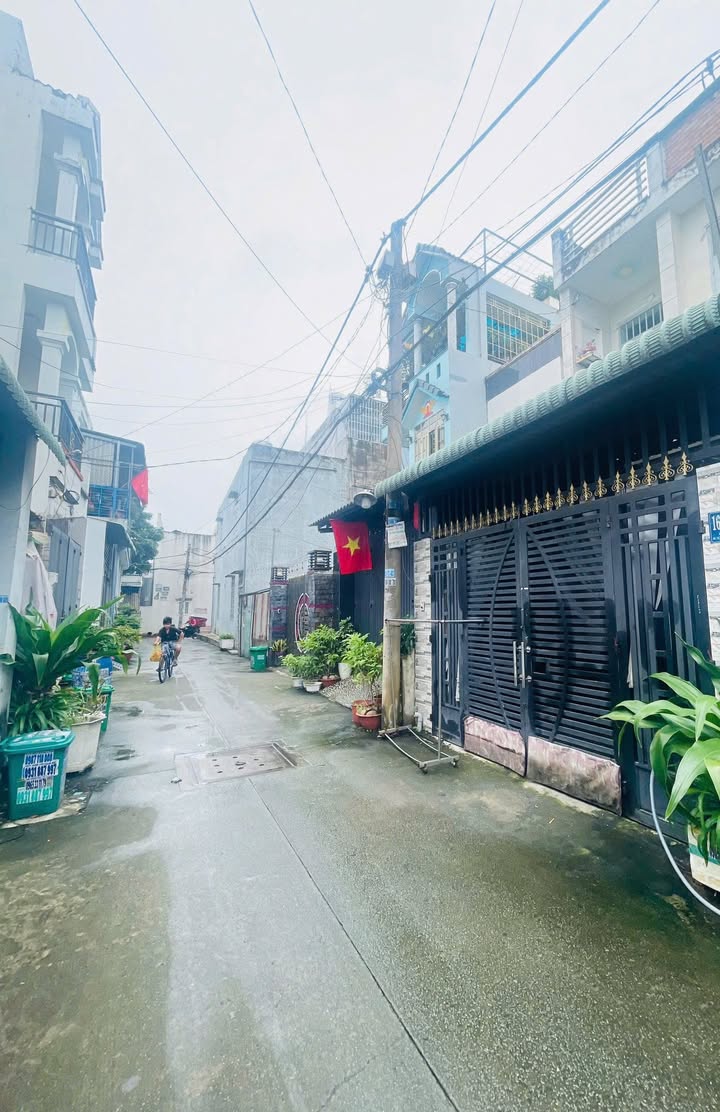 Nhà 80m² đường Huỳnh Thị Hai, Quận 12 - Sân ô tô, giá 5 tỷ - Khu dân cư an ninh