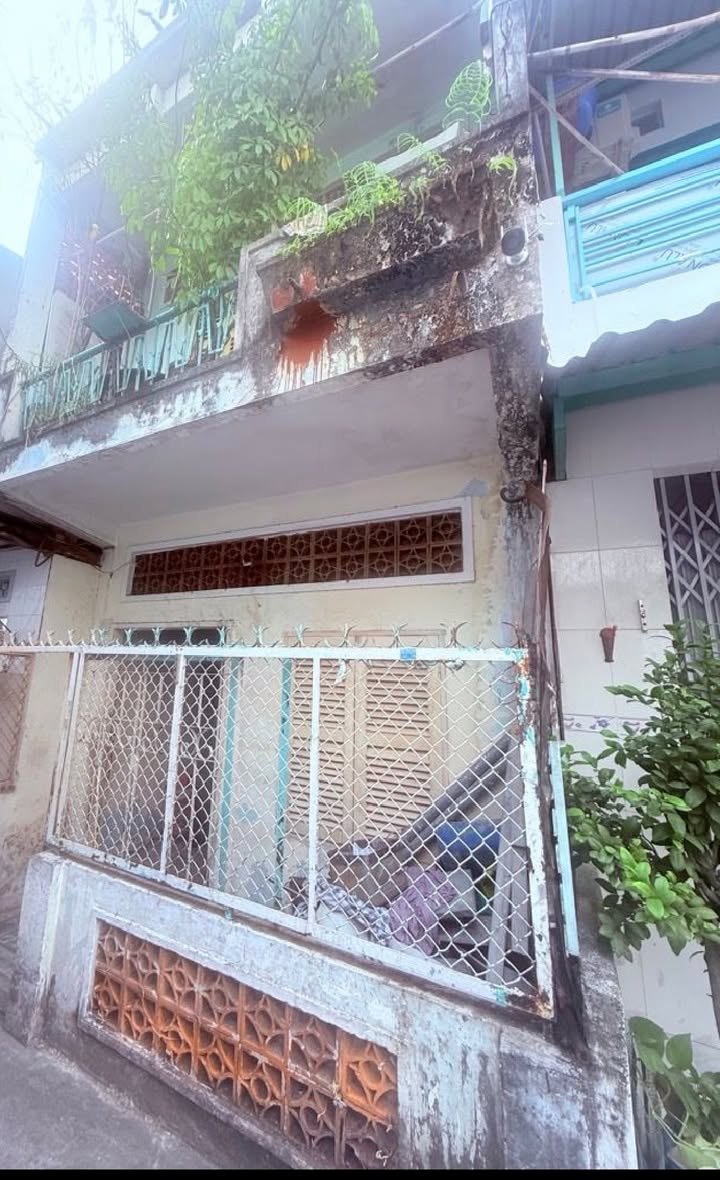 Nhà phố 220 Xóm Đất, quận 11, 32m² - Bán gấp ngay chợ Bình Thới!