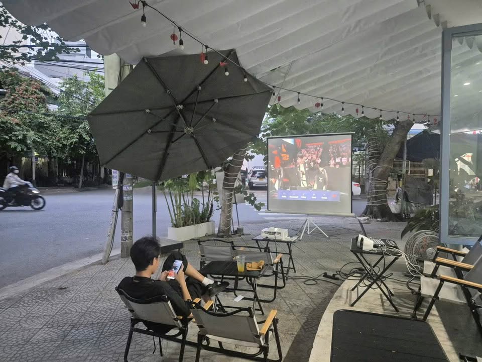 Quán cafe cho thuê góc Huy Cận - Trịnh Công Sơn, 120m² giá 250 triệu - Nhanh tay sở hữu ngay!