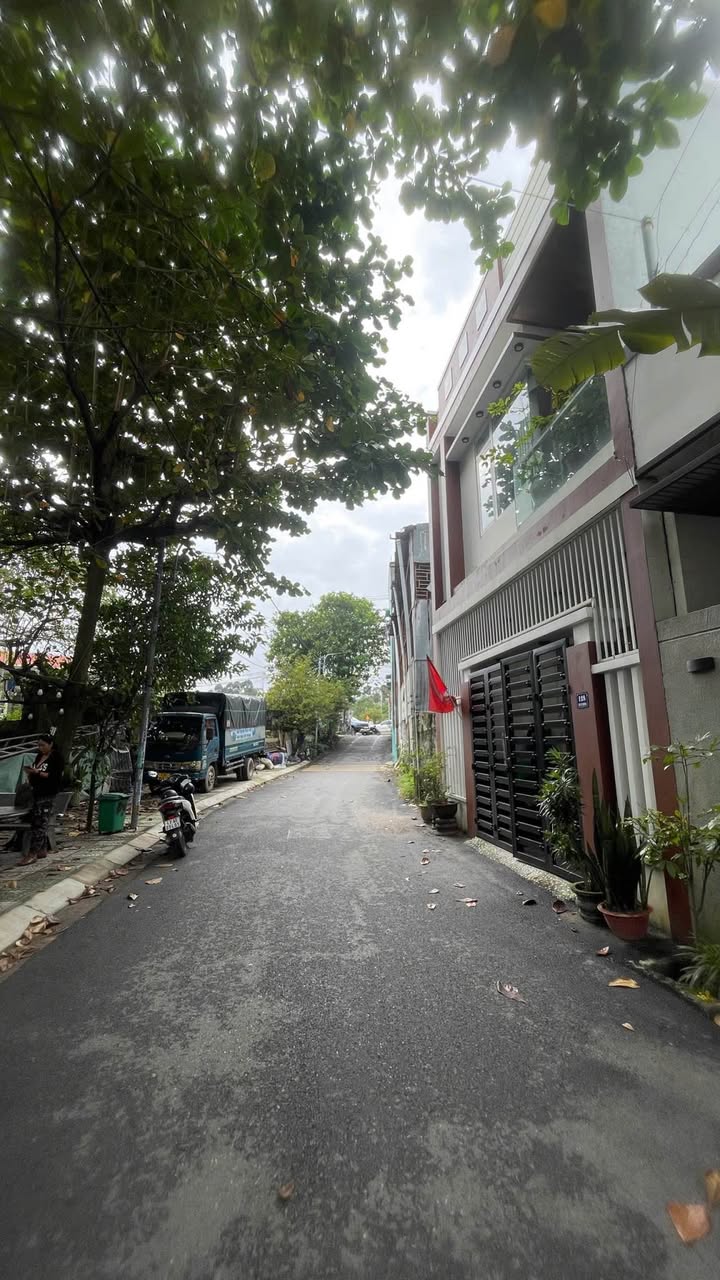 Nhà 2 tầng đẹp đường Hồ Sĩ Dương 85m² giá 5.7 tỷ - Gần công viên, tiện ích đầy đủ!