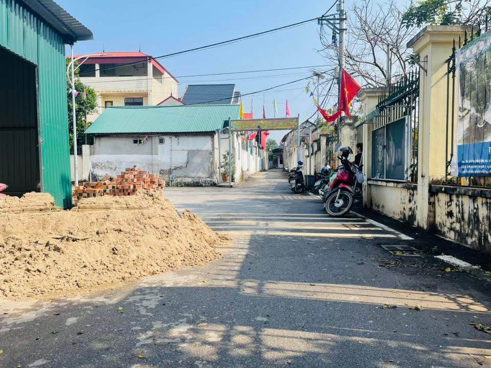 Nhà riêng Đan Phượng 60m² giá 2 tỷ - Đường thông ô tô tránh!