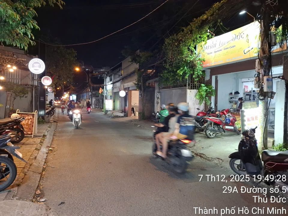 Nhà phố mặt tiền Hoàng Diệu 2, Thủ Đức 81m² giá 10.85 tỷ - Vị trí đắc địa cho kinh doanh!